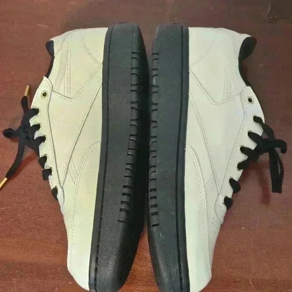 REEBOK  CARDI B CLUB C DOUBLE  SNEAKERS EUC SIZE 8